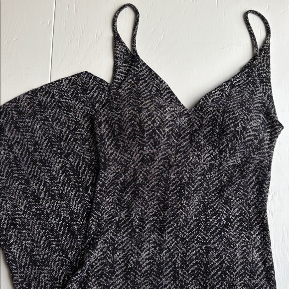 Windsor Dresses & Skirts - Vintage Windsor Black and Silver Stretchy Patterned Knit Open Back Drape Dress L